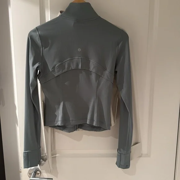 Define cropped jacket - Picture 2 of 4